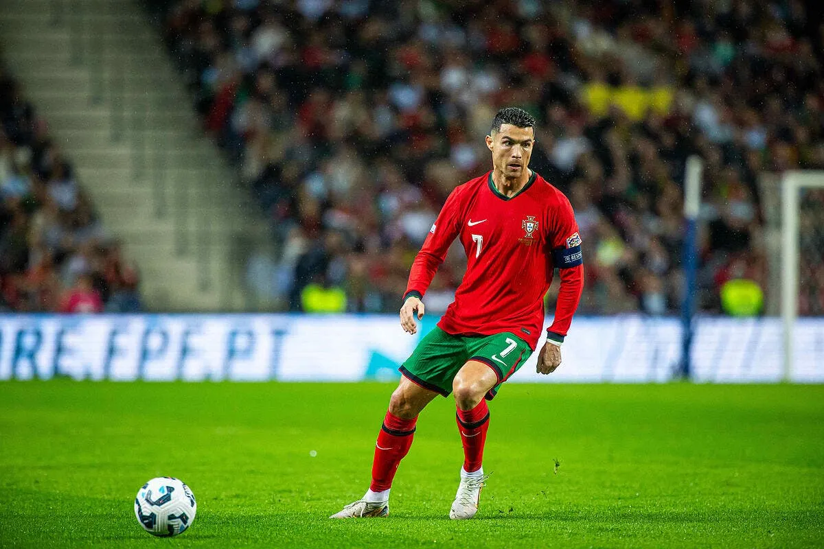 cristiano ronaldo plante un ciseau splendide iconsport 244567 0089 384009