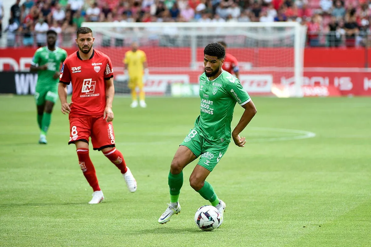 des attitudes indignes a l asse ca gronde deja icon vp2 1973 346973