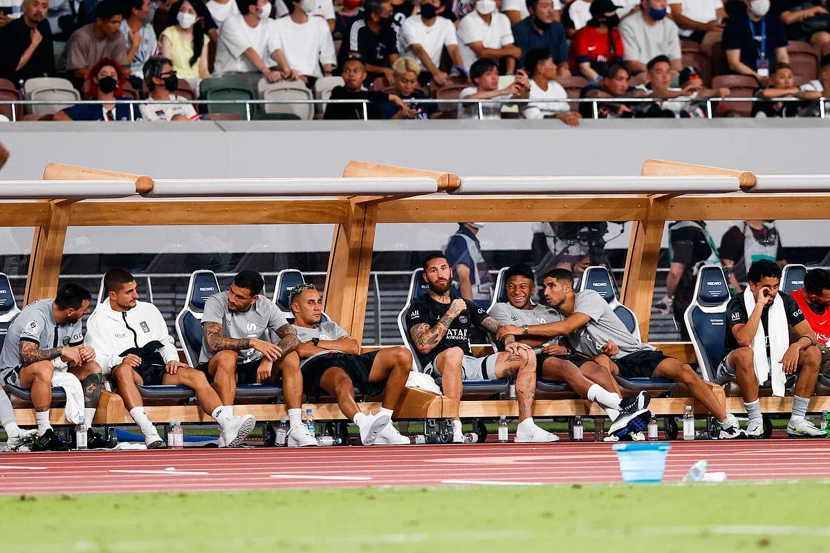 des joueurs du psg vires du camp des loges icon 1at3321 346039