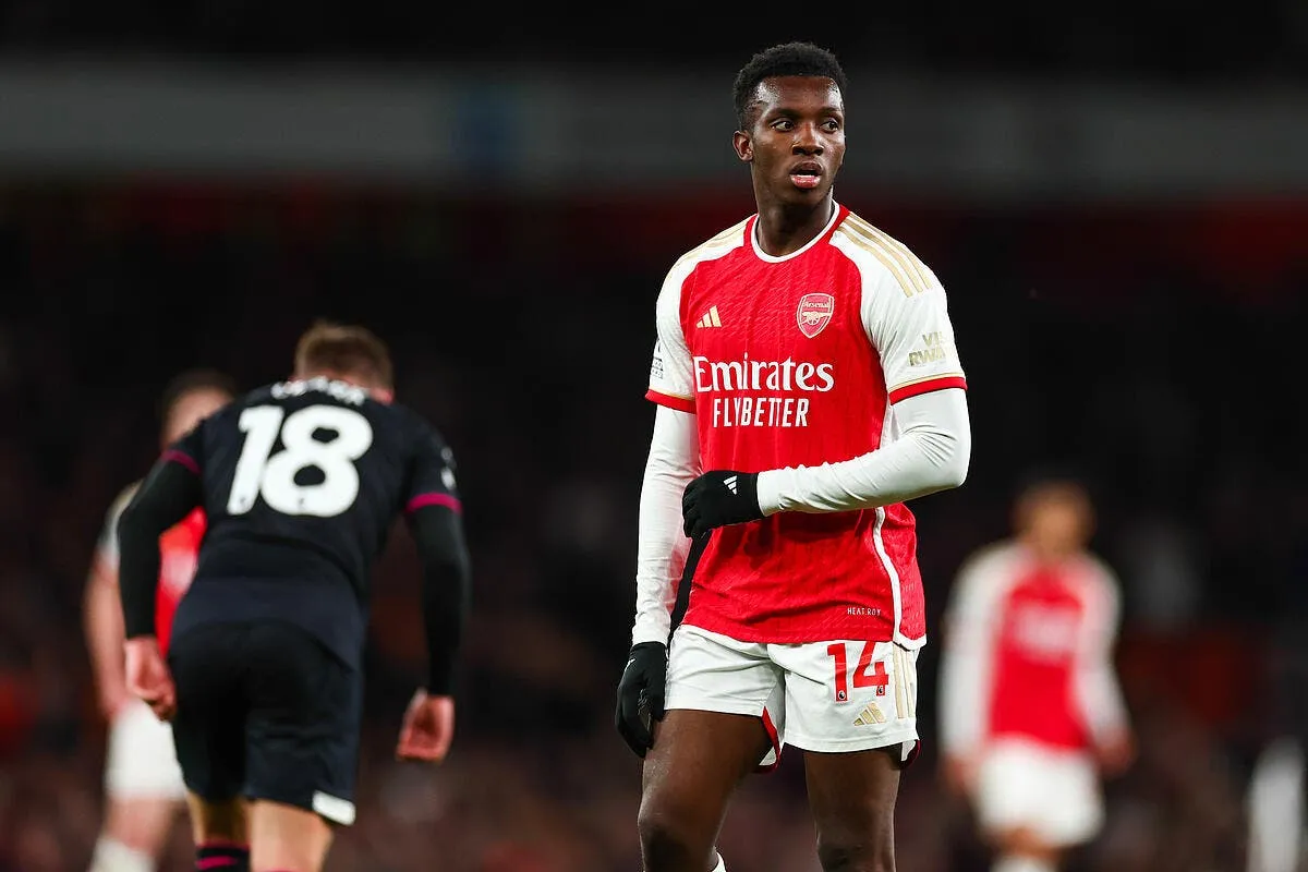 deux attaquants pour une place l om lance le duel nketiah 378714