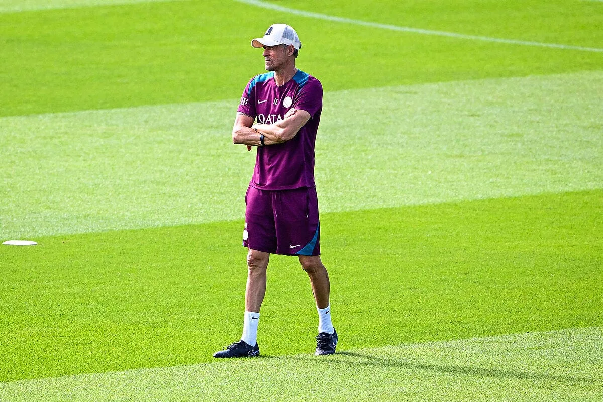 deux joueurs a l entrainement la treve plombe le psg enrique 18 380890