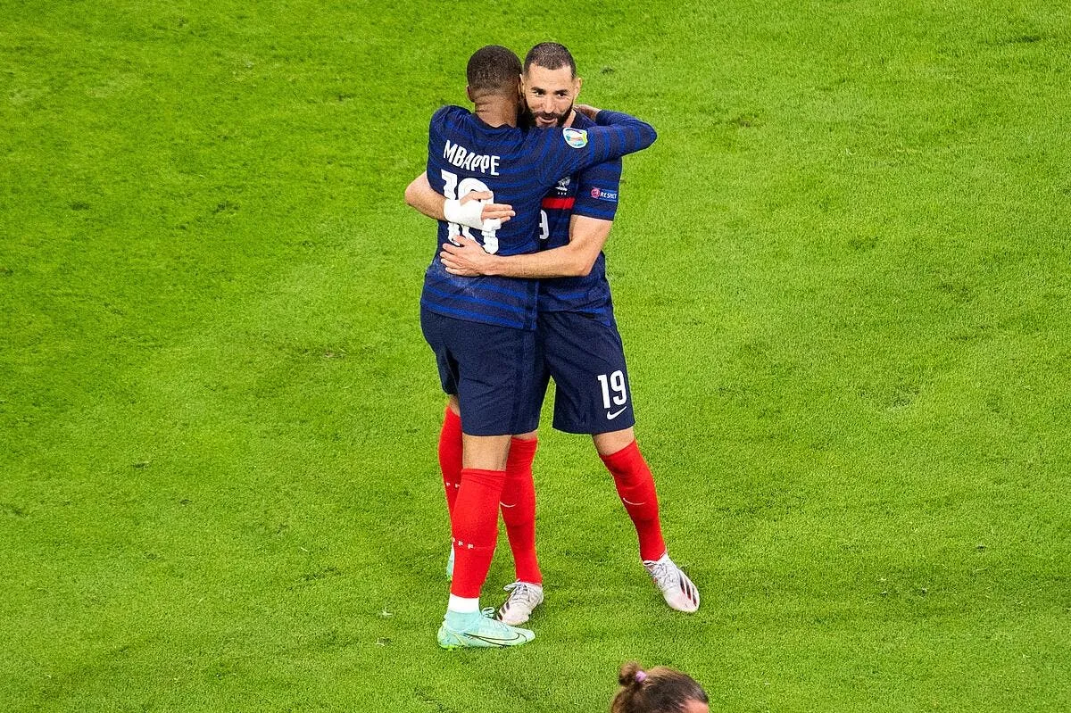 edf benzema mbappe griezmann ca ne bouge pas icon 769159 030 317185