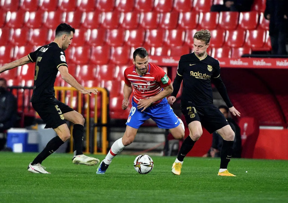 esp barcelone frole le precipice et se qualifie grenade barcelone 305905