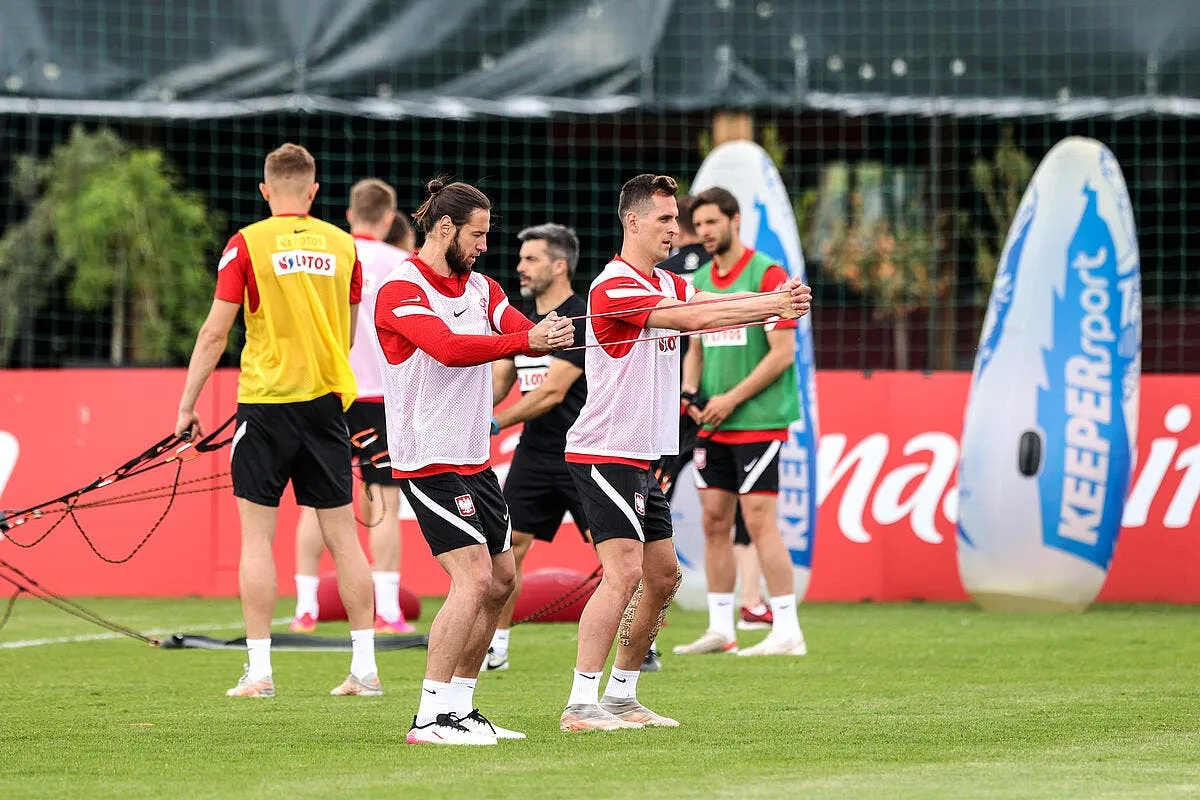 euro 2021 milik forfait avec la pologne icon 210604pyk050 316111