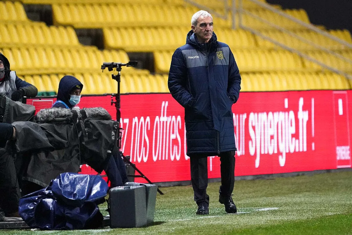 fcn a peine arrive domenech deja en sueur a nantes aa 305693