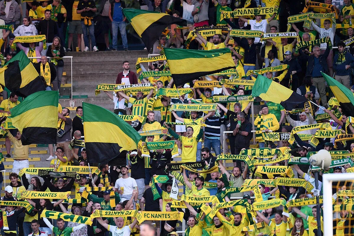 fcn c est chaud avec les ultras les agents de securite fuient supporters nantes 4 364940