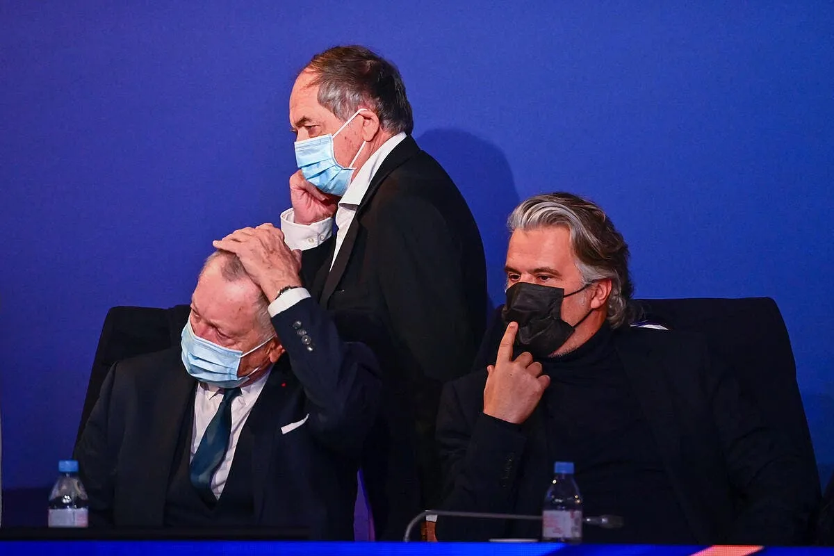 fff aulas monte au creneau et defend le graet icon dib 111221 10 26 355716