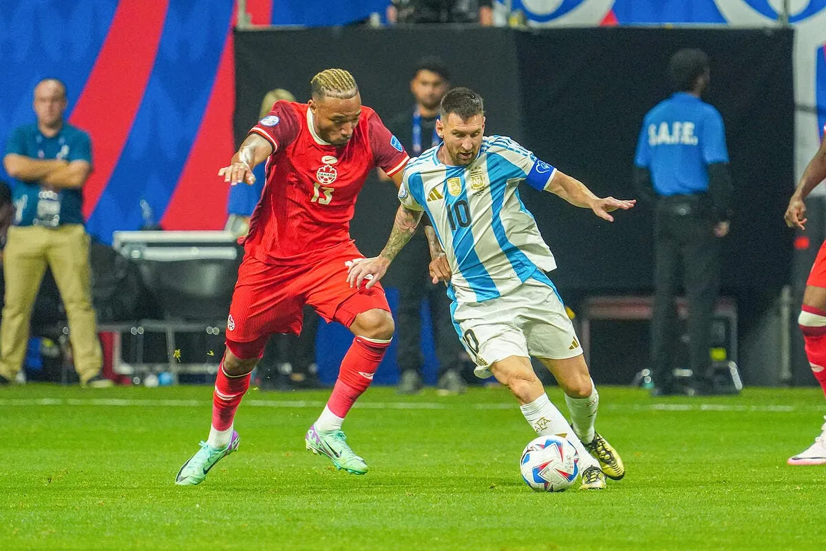 il se frotte a messi l om veut le faire signer iconsport 232907 0065 378969