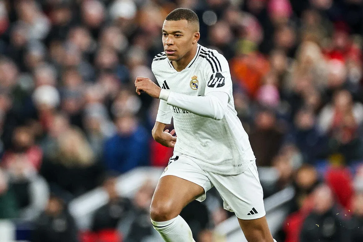 kylian mbappe atterrit a madrid avec une blessure iconsport 245596 0073 384566