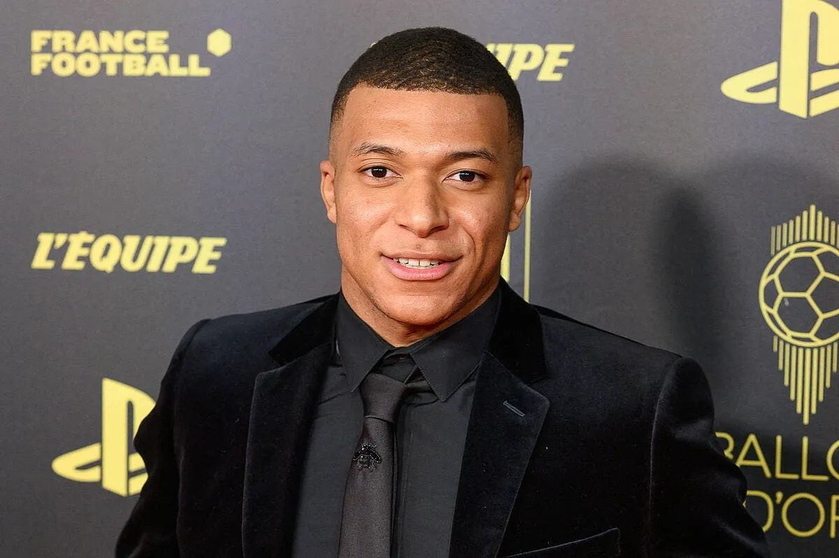 kylian mbappe le salaire du siecle contre une signature icon 009048 0043 3 339033