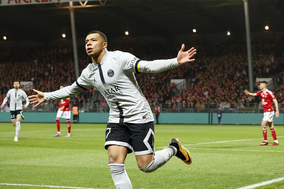 kylian mbappe son apparition surprise fait un carton icon lr66352 358784