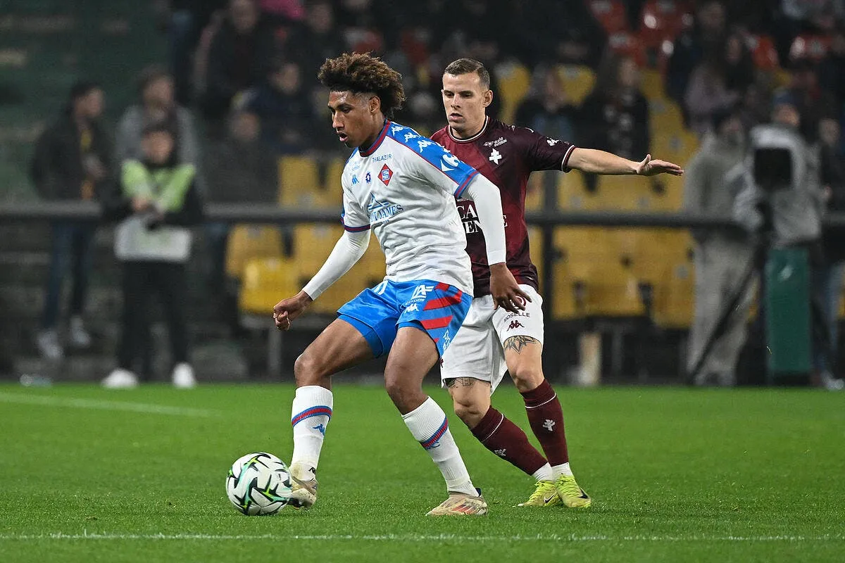 l asse tape a la porte du caen de mbappe iconsport 244103 0181 386945