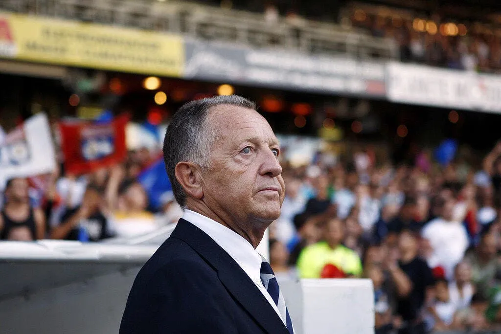 l incroyable face a face entre aulas et les supporters de l ol 60041 10421