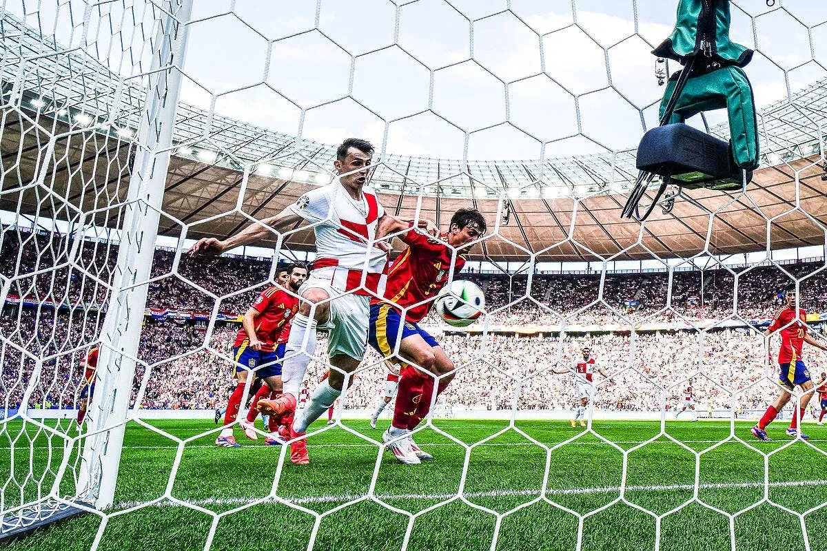 l iptv fermee en plein euro ecran noir pour des millions de telespectateurs iconsport 232384 0531 377637