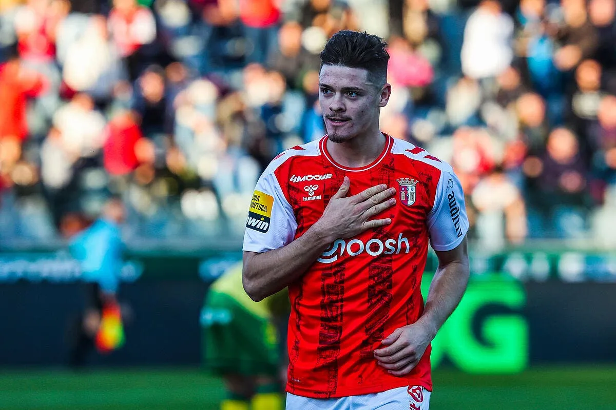 l ol en difficulte juninho prend l om en exemple vitinha braga 356514