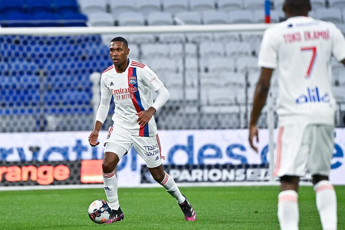 l ol libere marcelo bordeaux fonce dessus icon adim 230521 34 337 333369