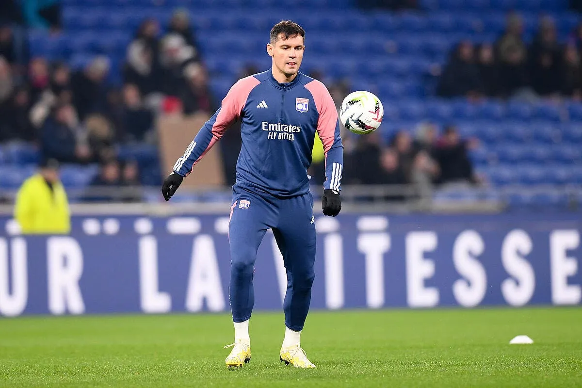 l ol ne lui fait aucun cadeau lovren est degoute lovren 6 371976