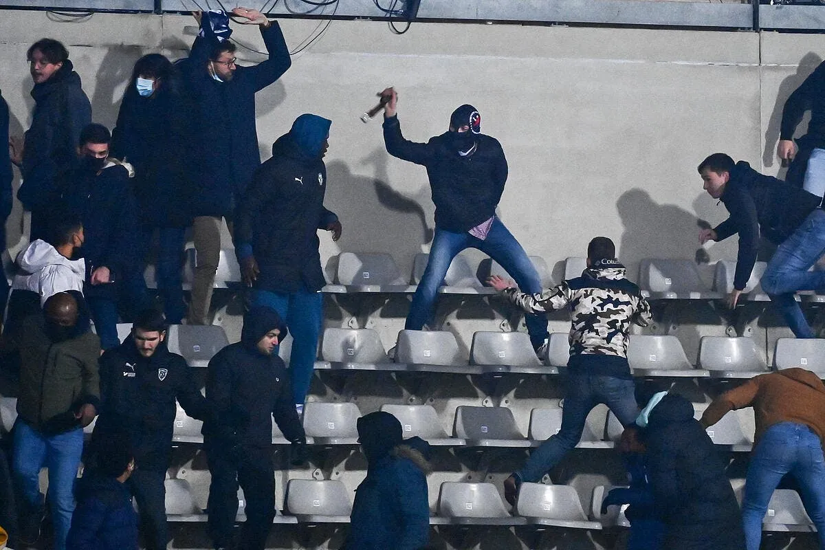 l ol prie de degager une frange fasciste des ses ultras icon dib 171221 10 33 330531