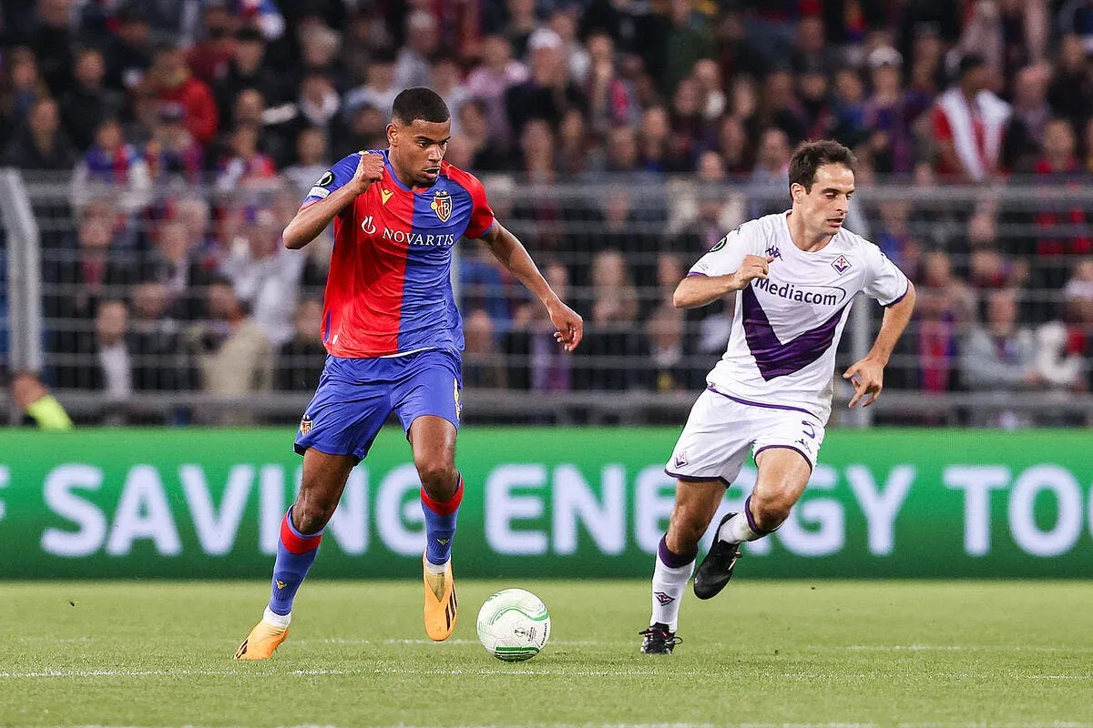 l om face a lens au mercato les supporters salivent icon justpictures jst850143 361968