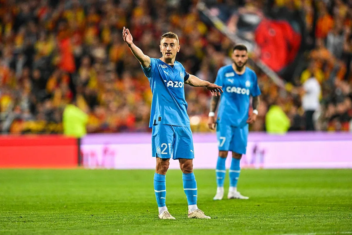 l om vole par les arbitres un joueur confirme icon z91 9435 360585