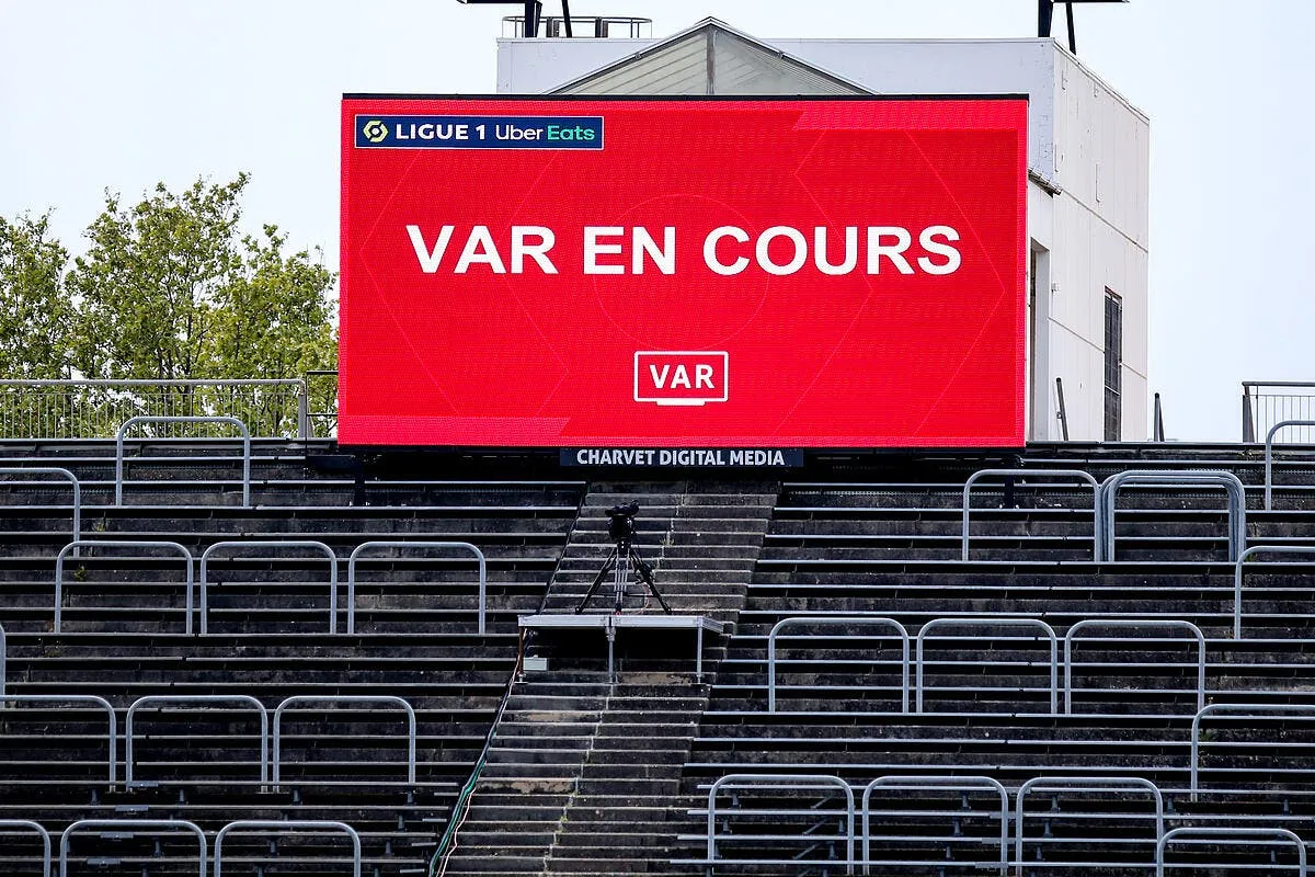 l1 la var et les arbitres une folle rumeur dementie icon d1r6293 314173