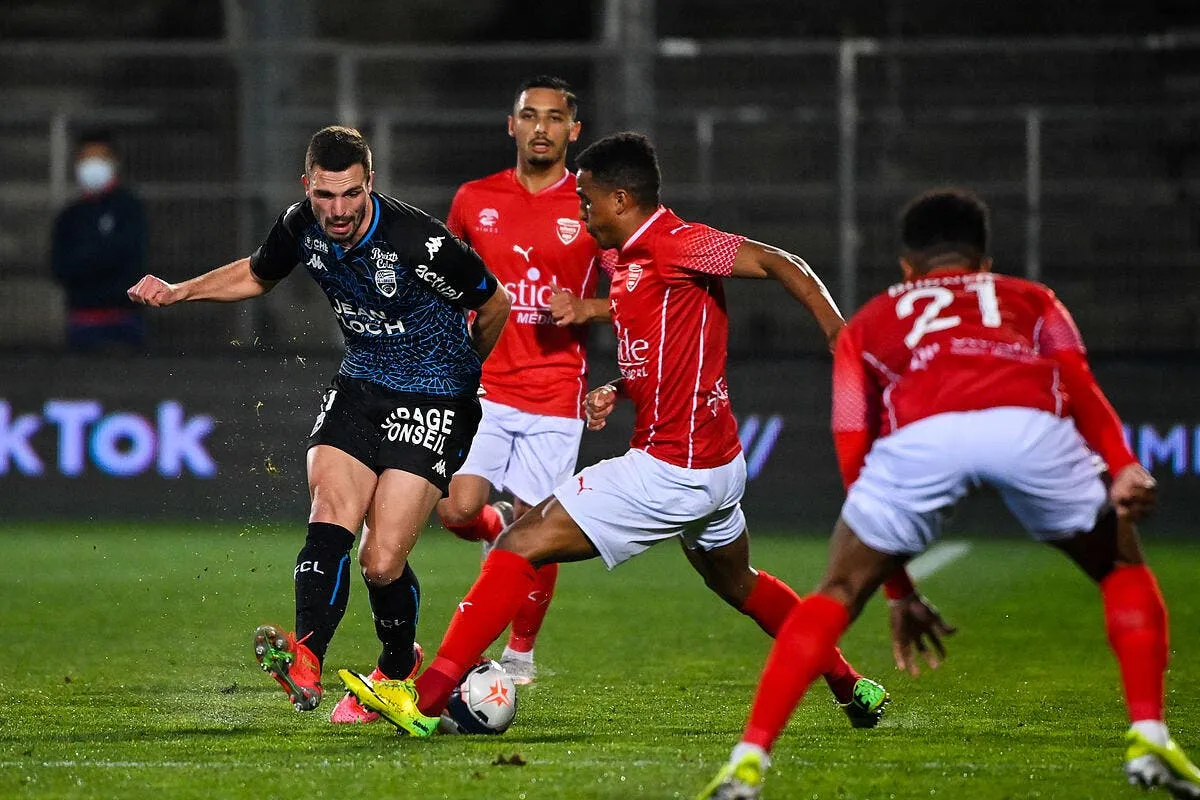 l1 nimes arrache 3 pts et sort de la zone rouge nimes lorient 307637