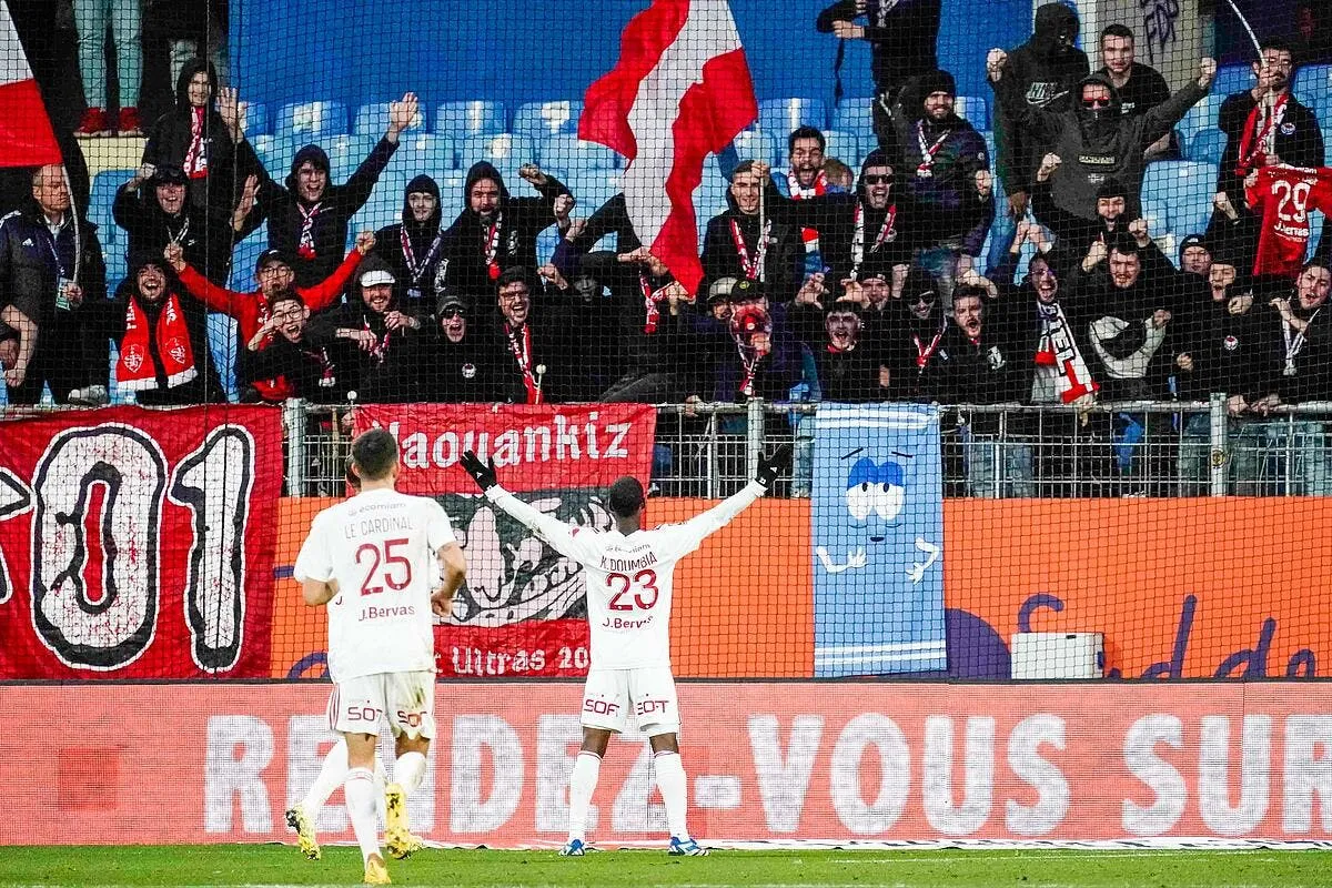 l1 rien n a change apres om ol un bus de brest caillasse icon win9144 368467