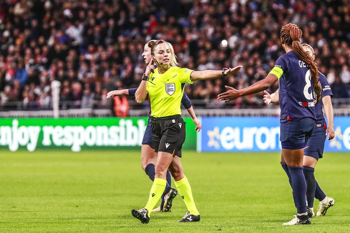 la premiere arbitre feminine d espagne previent le real madrid iconsport 212141 0036 377731