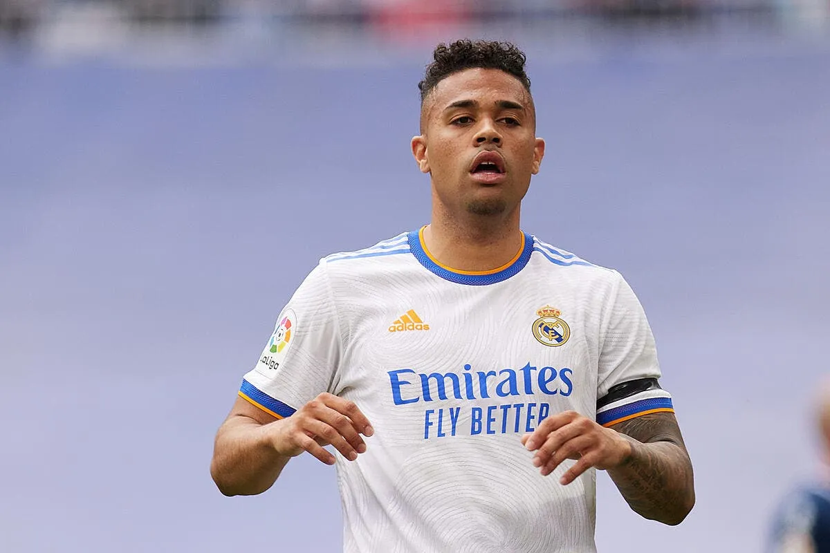 lacazette avec mariano diaz l ol version retour vers le futur icon ra 220430 175 341111