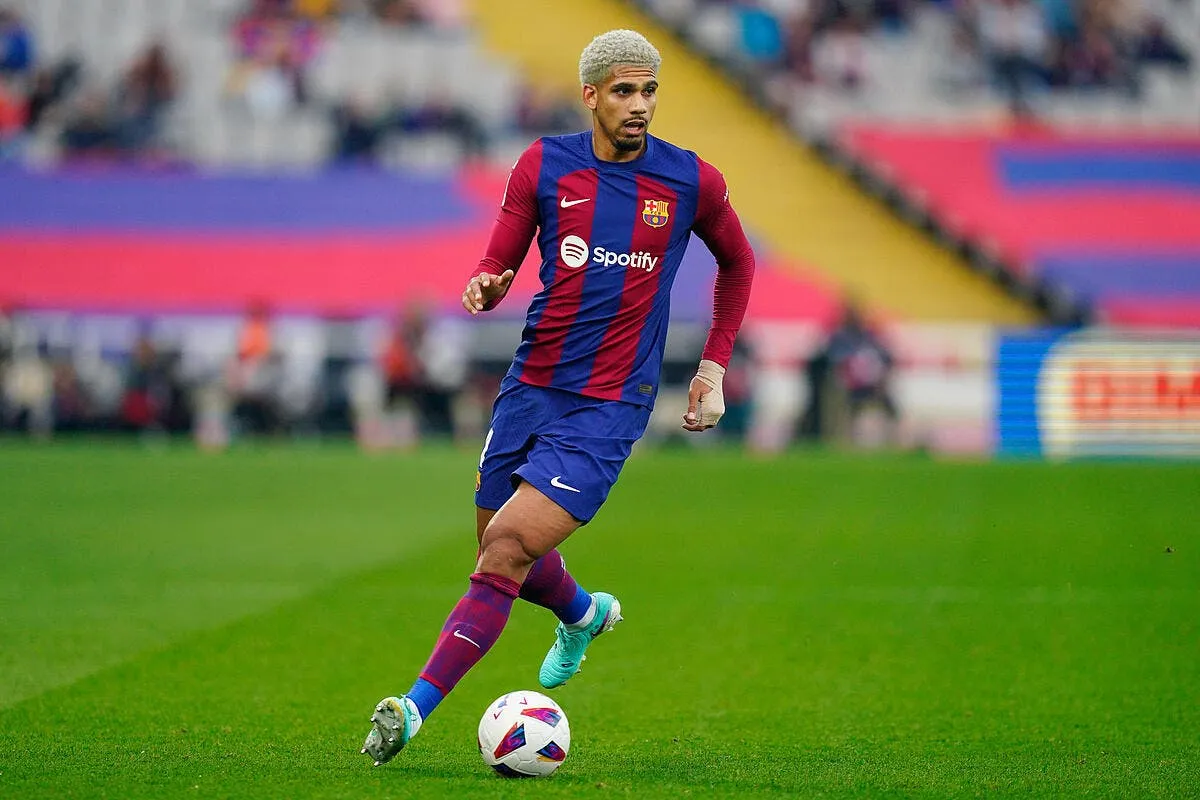 le bayern propose de sortir le barca de la crise ronald araujo 1 370177