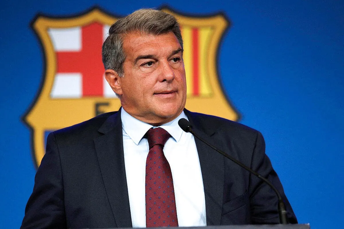le camp nou en danger une clause menace le barca laporta 2 365347