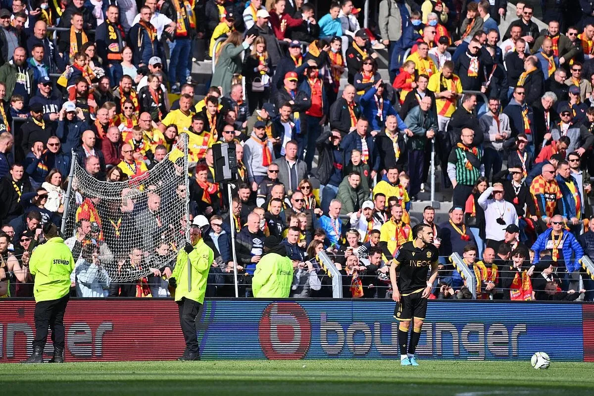 le filet de peche du rc lens debarque en plein match icon dib 100422 10 45 338707