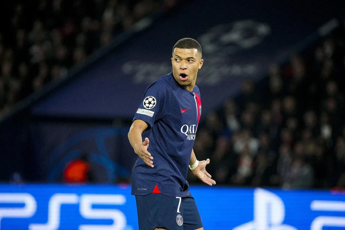 le geste historique de mbappe pour remercier le psg icon 14022024 dsc9523 372000
