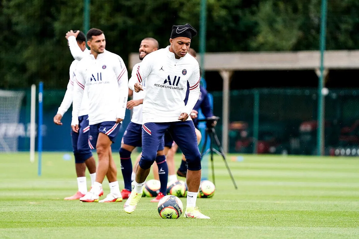 le psg et le real negocient mbappe a deja son contrat icon 19082021 pf14428 322335