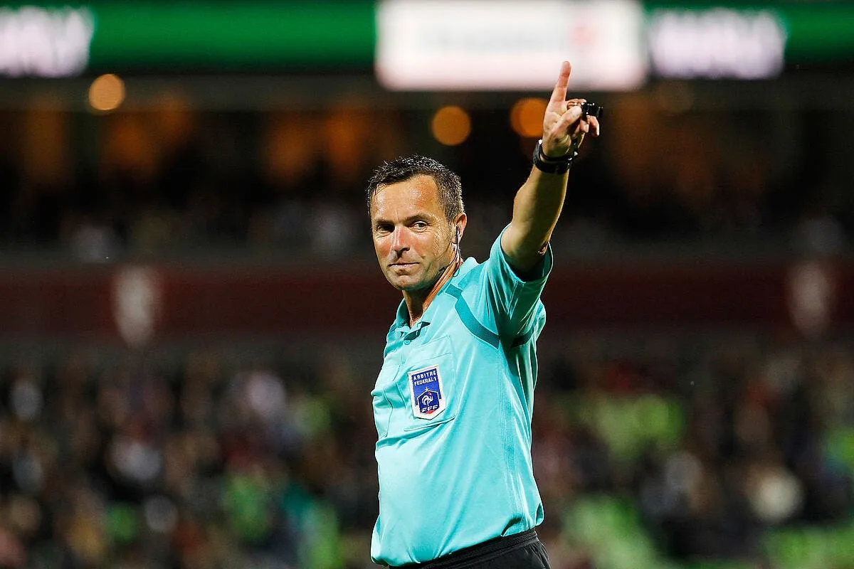 les arbitres de l1 a la rue leur patron se fait virer lannoy 2 373154