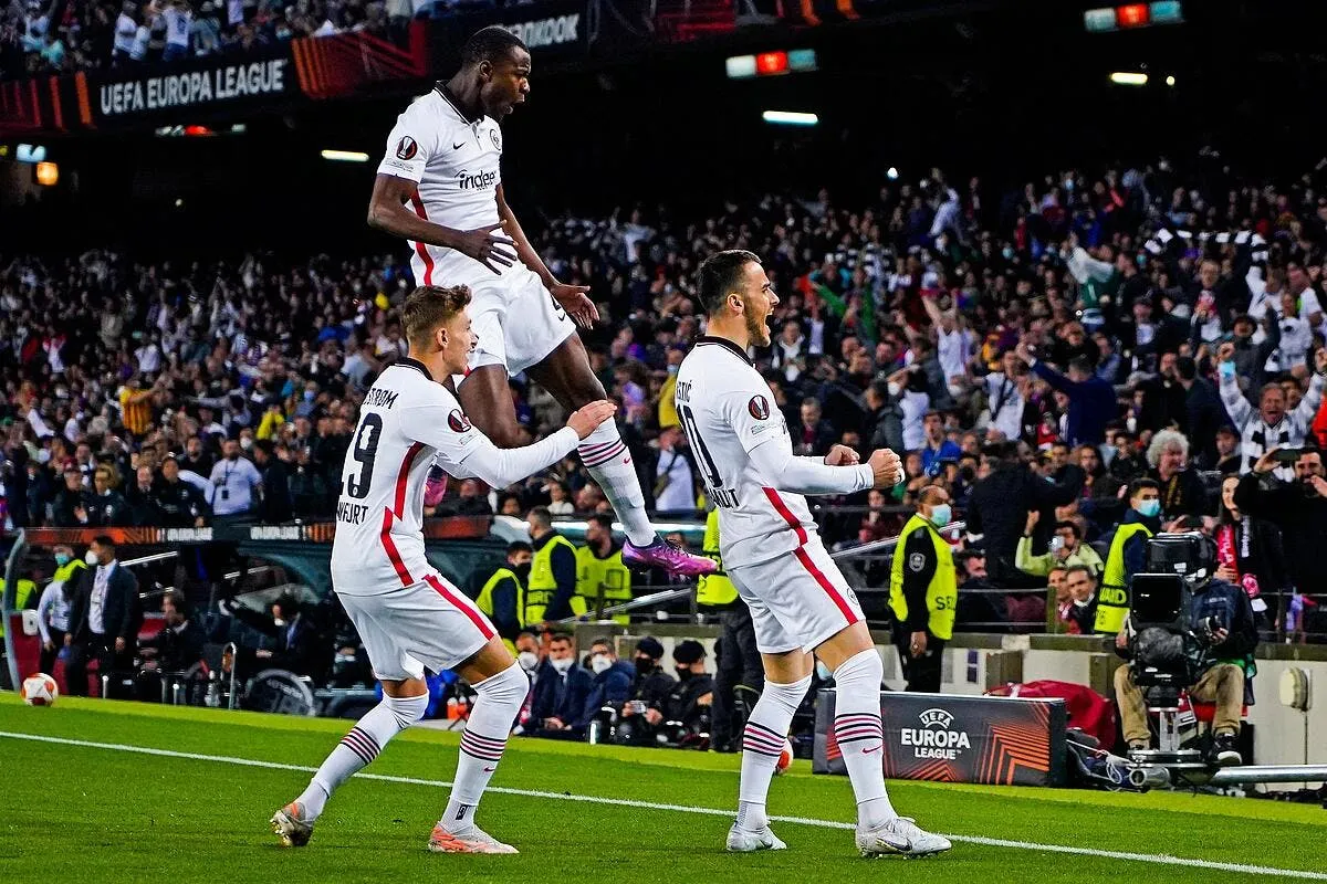 les fans du barca humilies contre francfort ils boudent icon ps 220414 008 339289