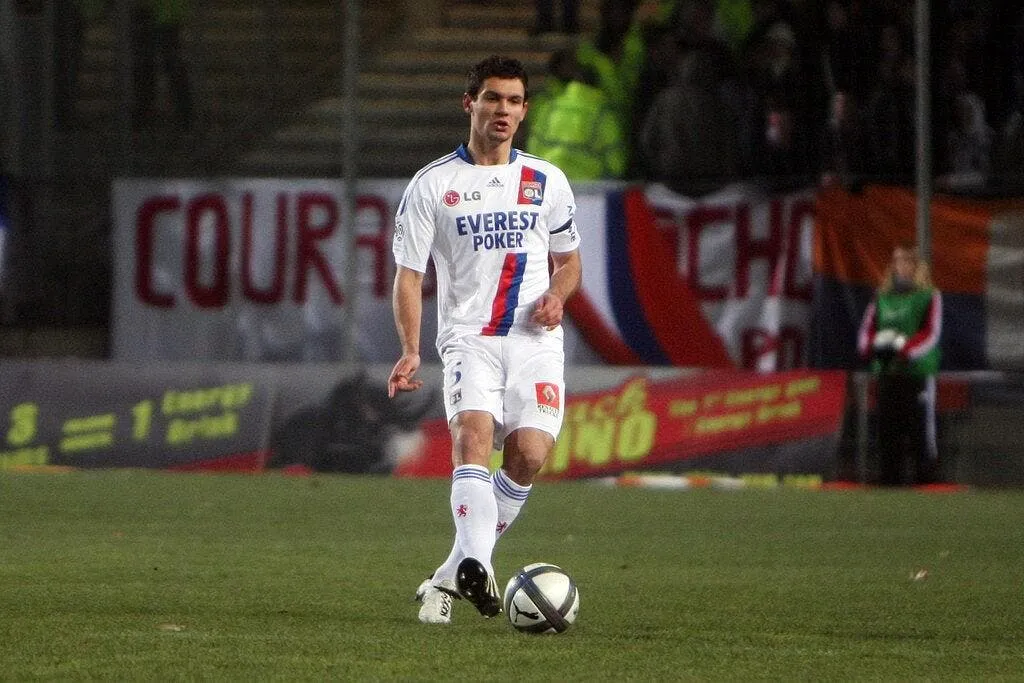 les voleurs aiment lovren pas lisandro 64715 13404