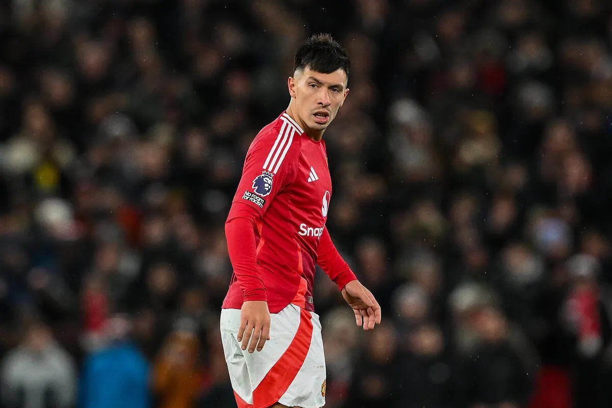 lisandro martinez au psg manchester united repond cash iconsport 246580 0075 385286