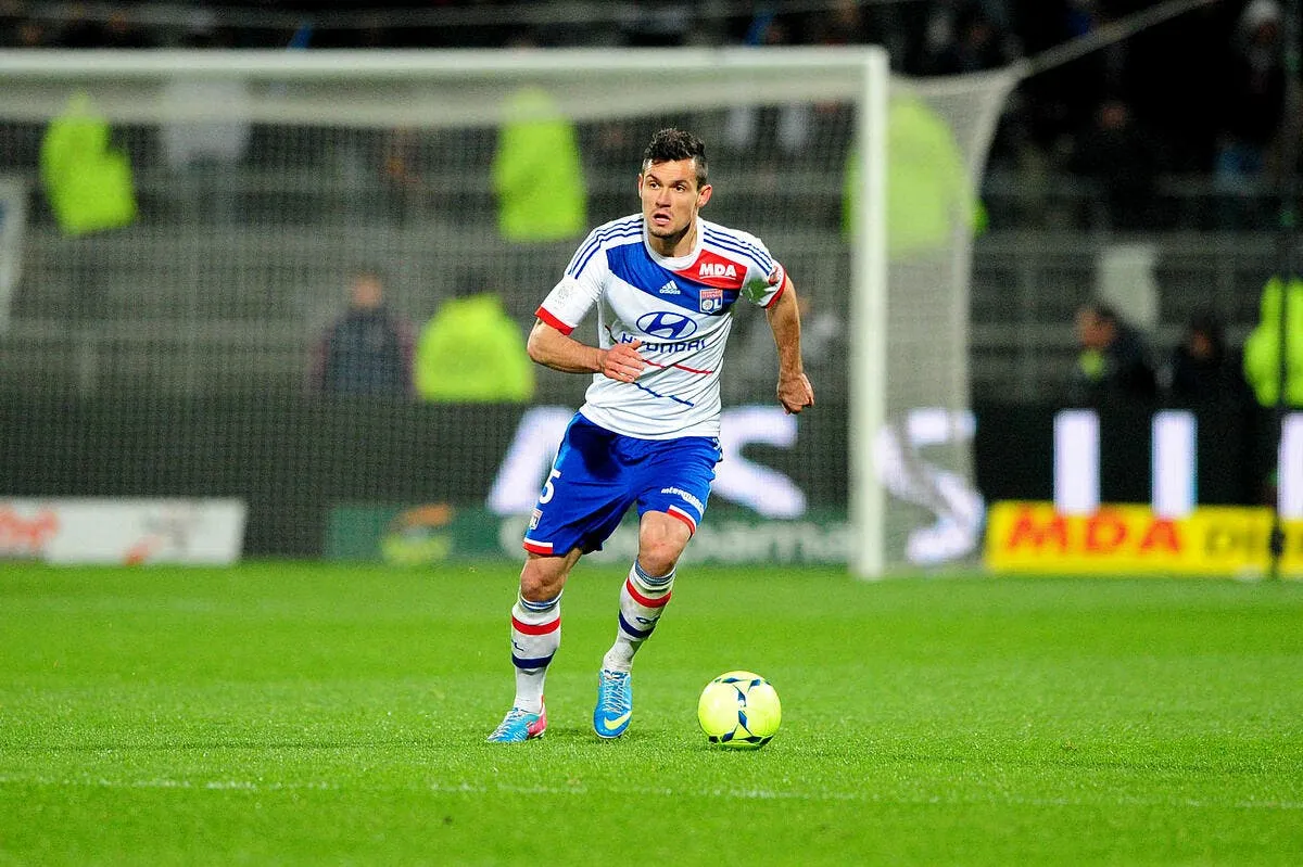 lovren de retour a l ol et bientot bisevac icon jpt 310313 05 58 355244