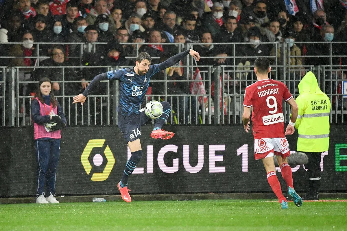 luan peres remplace jordan amavi comme tete de turc de l om icon ab1 7560 337085