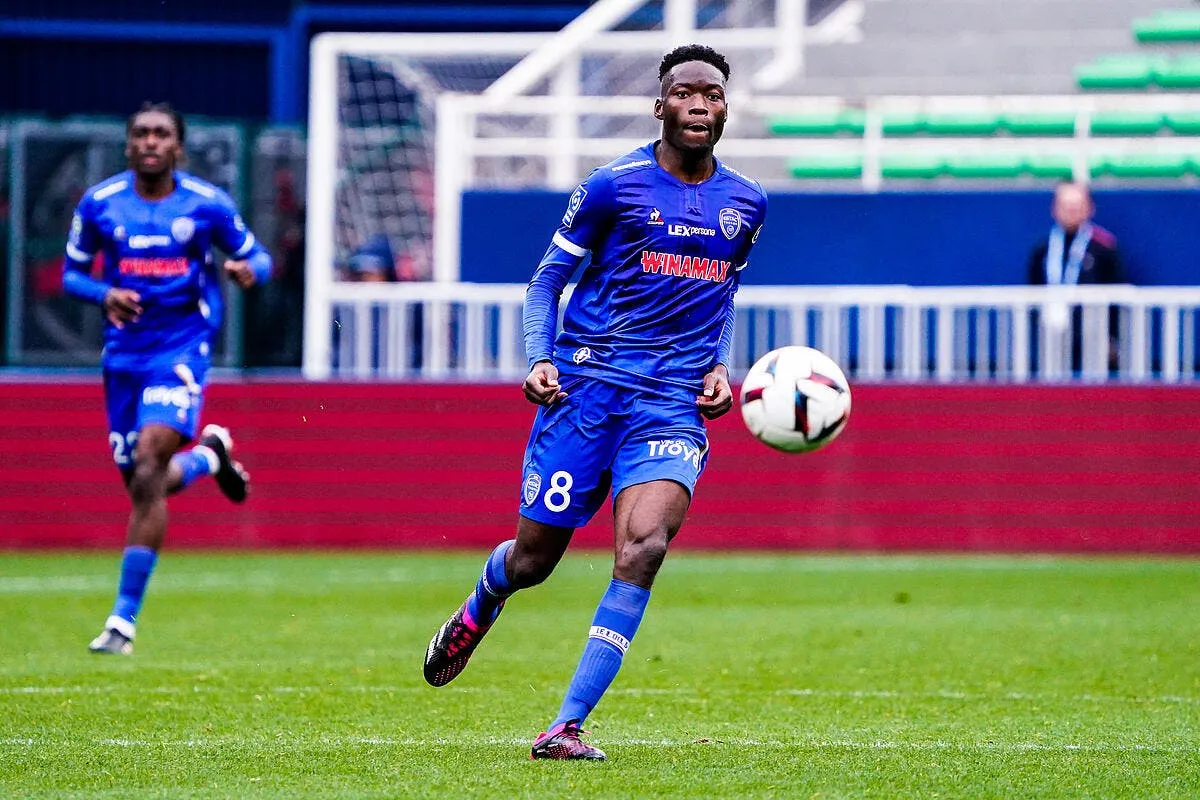 lucien agoume a tranche bienvenu a l om icon ruh 190323 23 50 370117