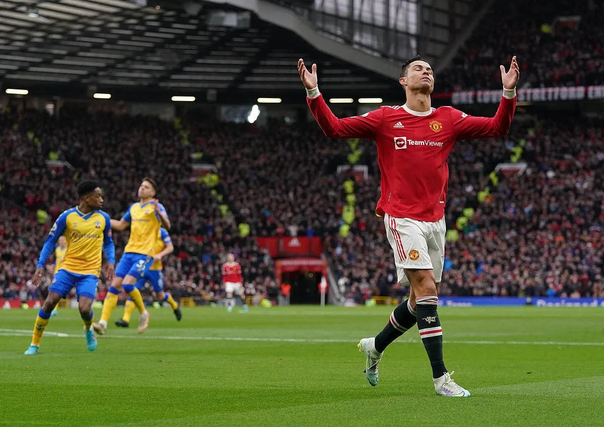 man utd cristiano ronaldo bonjour au revoir icon 65253518 335191