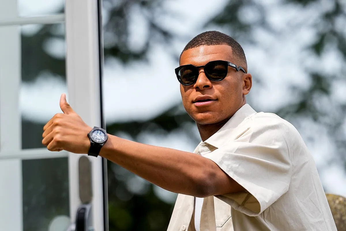 mbappe de retour a paris son pere s en mele iconsport 175457 0070 375199