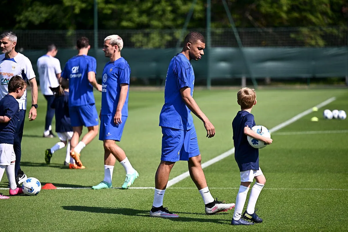 mbappe vs gibraltar vous n etes pas contents triple icon ab9 3240 361696