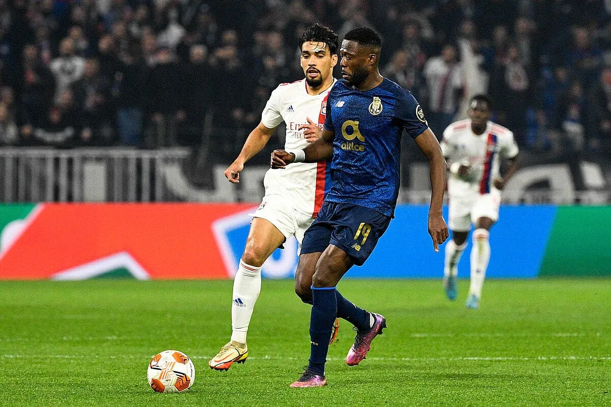 mercato l ol a flashe sur un joueur de porto mbemba 337097