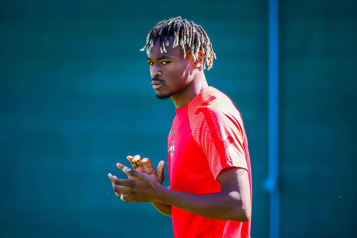 mohamed simakan au psg la surprise signee luis campos icon 220705 99 916537 dpai 347659