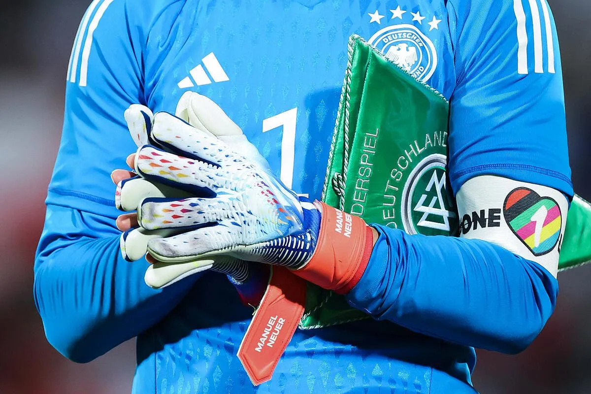 mondial 2022 l europe dechire le brassard lgbt le qatar a gagne icon 221116 99 547235 dpai 353780