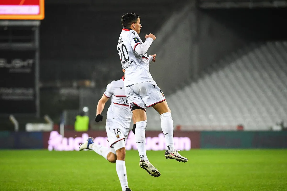 nice calme lens et se donne de l air atal 2 304895