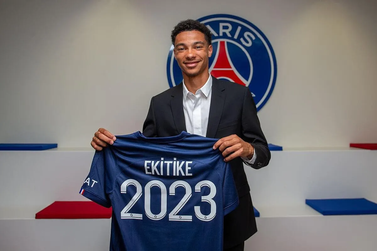 officiel hugo ekitike prete avec option d achat au psg azo6495 345731