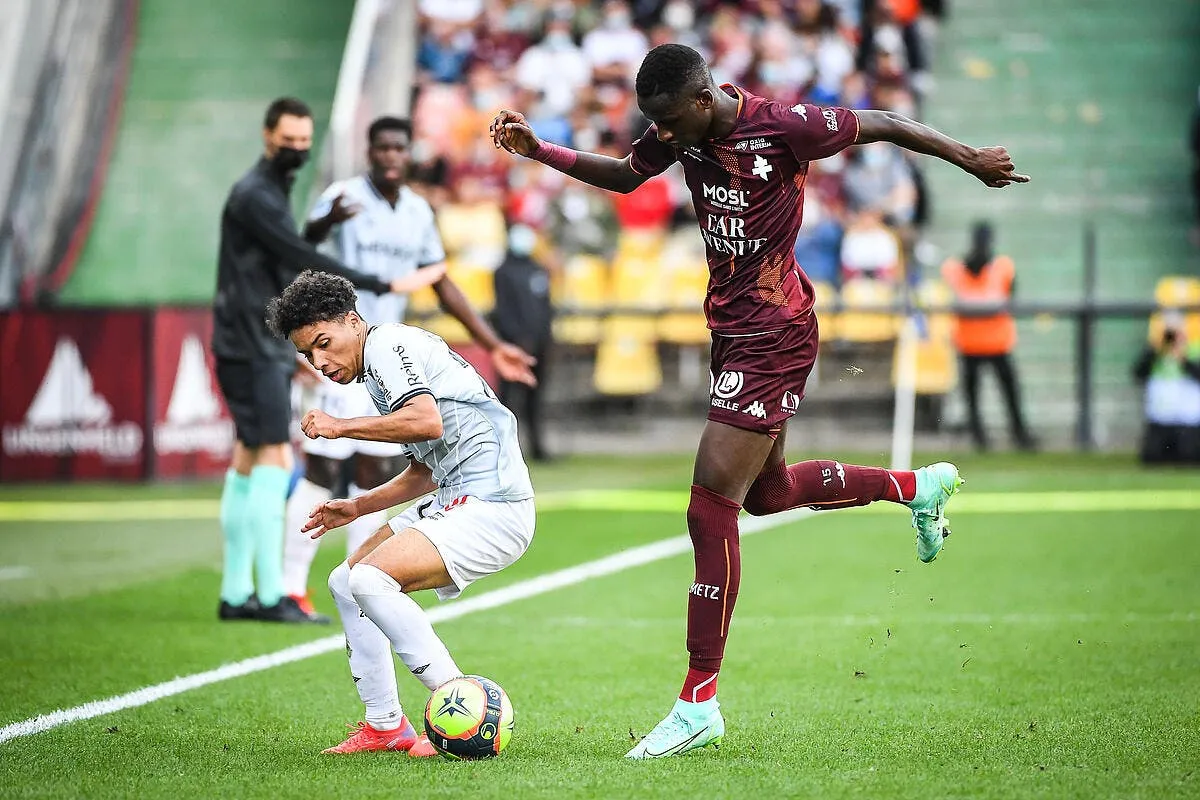 officiel pape matar sarr vendu par metz a tottenham icon mm1 2996 322353